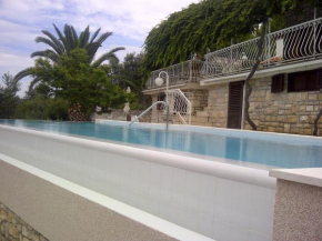 Seaside house with a swimming pool Cove Pribinja, Hvar - 15324